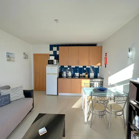 Cosy 1-br Central Apt In Old Town - Steps From The Sea & Amenities شقة *