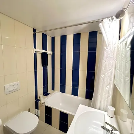 Cosy 1-br Central Apt In Old Town - Steps From The Sea & Amenities البوفيرا