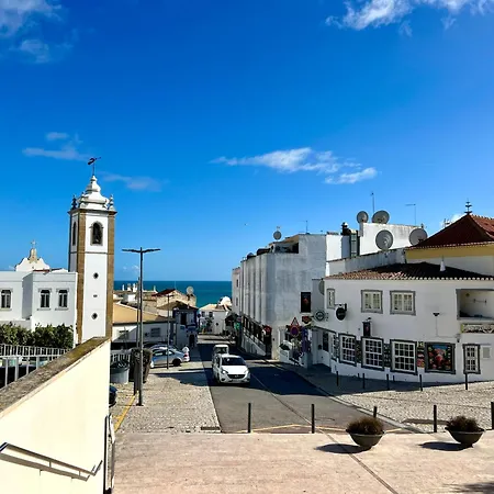 Apartment Cosy 1-br Central Apt In Old Town - Steps From The Sea & Amenities *