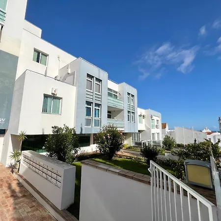 Cosy 1-br Central Apt In Old Town - Steps From The Sea & Amenities *