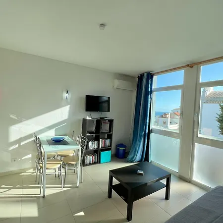 Cosy 1-br Central Apt In Old Town - Steps From The Sea & Amenities Albufeira