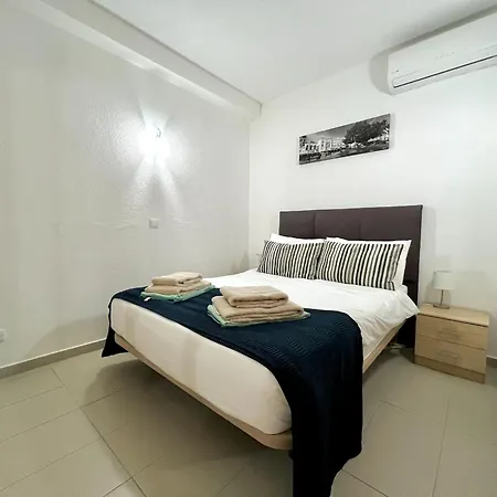 Cosy 1-br Central Apt In Old Town - Steps From The Sea & Amenities 아파트