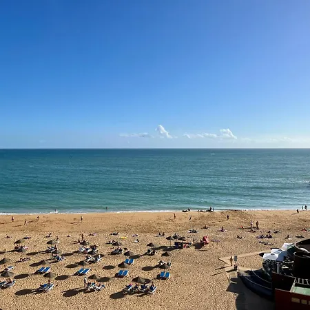 Cosy 1-br Central Apt In Old Town - Steps From The Sea & Amenities *